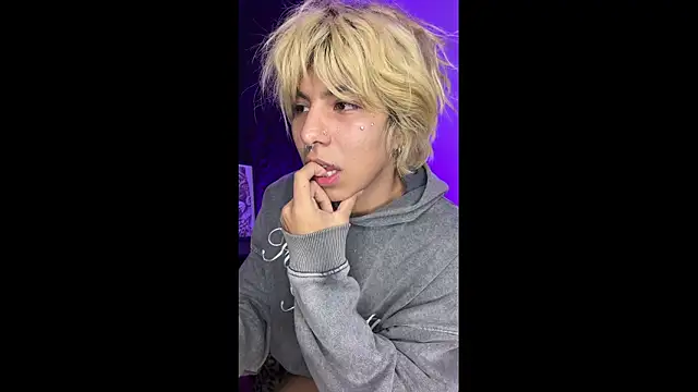 Snapshot of prince_oliverr chatting on April 2026 05:05:01 AM prince oliverr online show from April 2026 05:05:01 AM