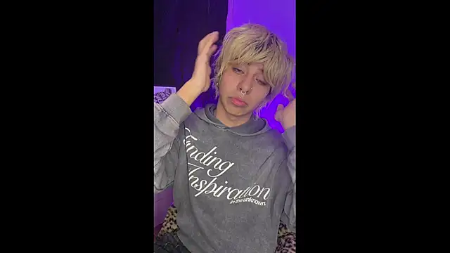 Snapshot of prince_oliverr chatting on April 2026 11:10:01 AM prince oliverr online show from April 2026 11:10:01 AM