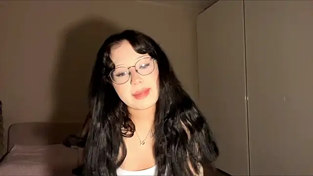 KateGlowee online show from February 2026 03:02:01 PM