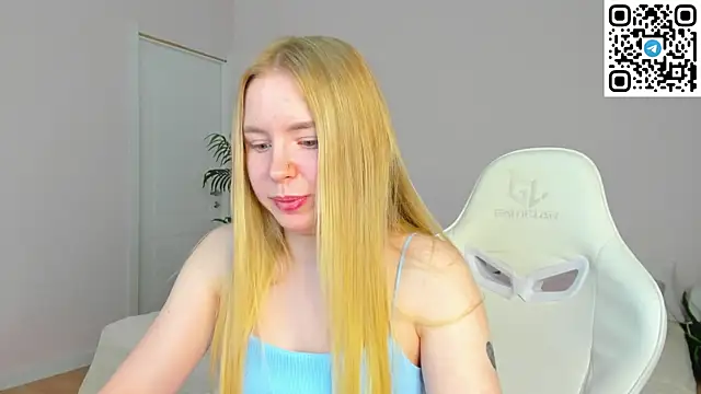 Snapshot of Linda__Bloom chatting on June 2026 12:28:01 AM Linda Bloom online show from June 2026 12:28:01 AM