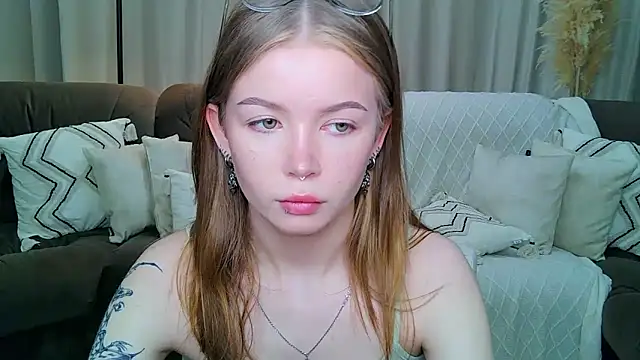Snapshot of Violetta__Dreams chatting on May 2026 06:17:02 PM Violetta Dreams online show from May 2026 06:17:02 PM