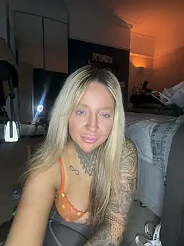 Summerwestt online show from March 2026 10:36:01 PM