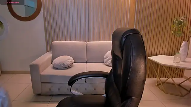 CarolineEvans x online show from March 2026 04:57:02 AM