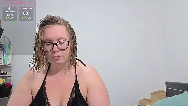 Snapshot of LittleMistys chatting on June 2026 10:43:01 AM LittleMistys online show from June 2026 10:43:01 AM
