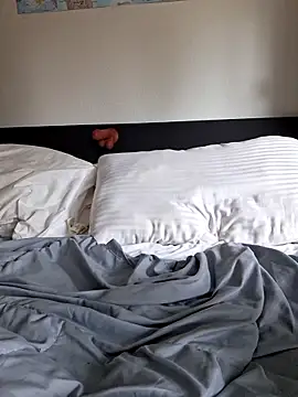 Cinnamonbunn online show from March 2026 06:03:01 PM