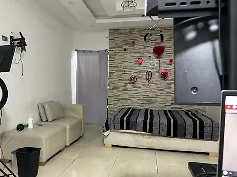 kinkyhousexxxx online show from February 2026 11:33:01 PM