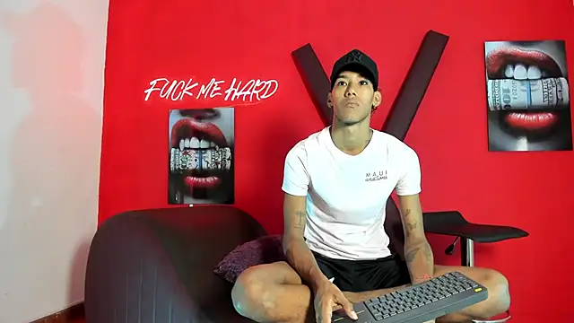 Snapshot of GREEN_BOYS chatting on February 2026 07:40:01 AM GREEN BOYS online show from February 2026 07:40:01 AM