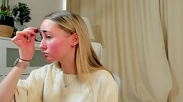 TraceeRebollar online show from February 2026 11:18:01 AM