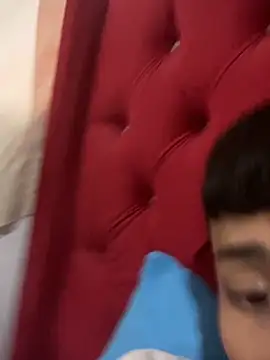 Snapshot of glopetitooo chatting on February 2026 04:14:02 PM glopetitooo online show from February 2026 04:14:02 PM