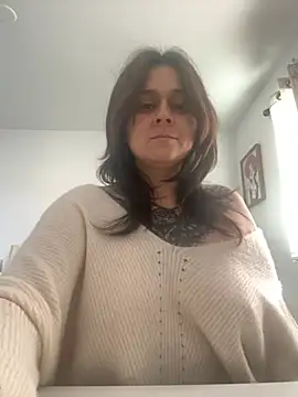 ValeValdez18 online show from February 2026 12:07:01 AM