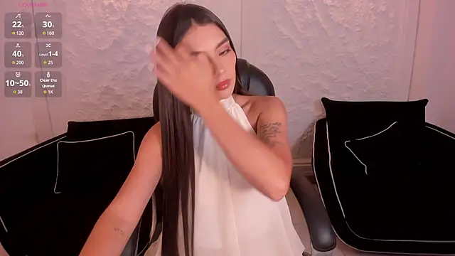 Snapshot of JulietteMoreau chatting on April 2026 08:06:02 PM JulietteMoreau online show from April 2026 08:06:02 PM