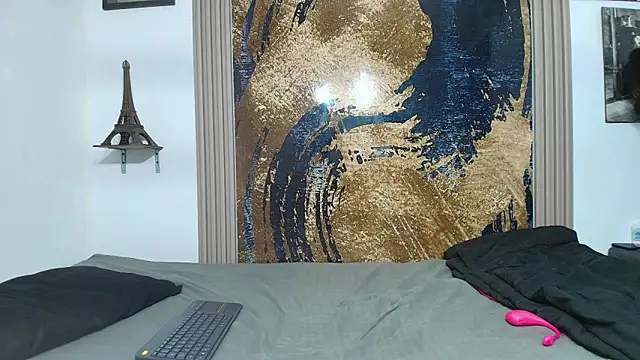 raven robin  online show from April 2026 03:15:01 AM