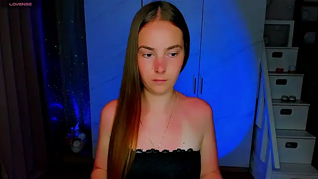 Maddy Wood  online show from June 2026 04:27:01 PM