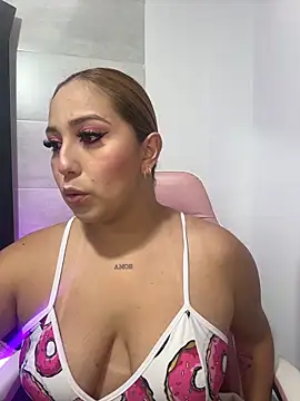 Kiarhatrixie1 online show from April 2026 05:36:01 PM