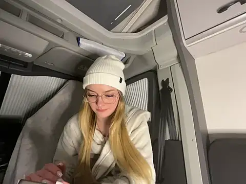 melanieTesss online show from February 2026 11:44:01 PM