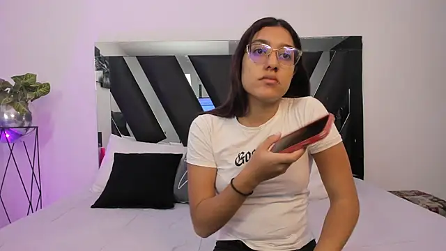 Mia Iron online show from March 2026 12:21:02 PM