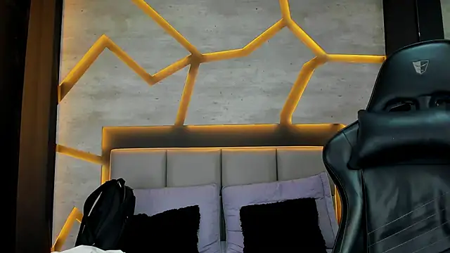 Snapshot of SilkNyx chatting on February 2026 01:31:02 PM SilkNyx online show from February 2026 01:31:02 PM