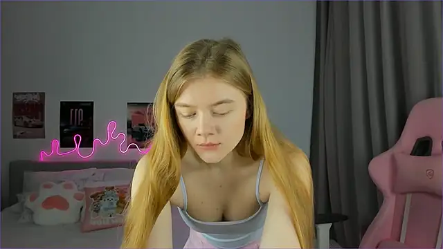 EvaRaee online show from March 2026 03:55:01 AM