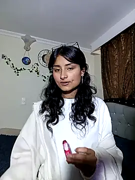 Lili  Clan online show from April 2026 04:23:01 PM