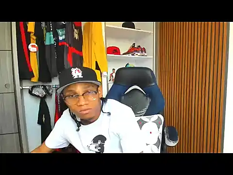 Snapshot of yandi_hot chatting on February 2026 06:15:01 PM yandi hot online show from February 2026 06:15:01 PM