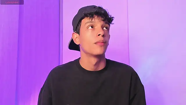 Snapshot of Maxfrost1 chatting on March 2026 10:12:01 PM Maxfrost1 online show from March 2026 10:12:01 PM