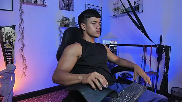 Snapshot of Rob_zaens33 chatting on February 2026 02:59:02 PM Rob zaens33 online show from February 2026 02:59:02 PM