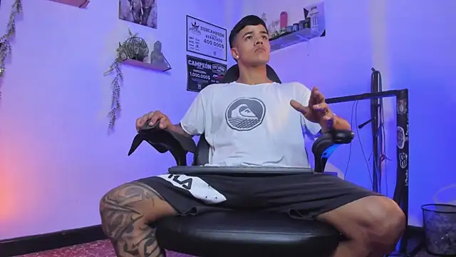 Snapshot of Rob_zaens33 chatting on March 2026 03:51:01 PM Rob zaens33 online show from March 2026 03:51:01 PM