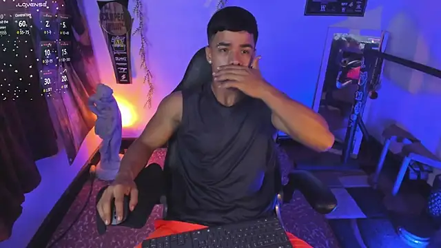 Snapshot of Rob_zaens33 chatting on March 2026 10:43:01 AM Rob zaens33 online show from March 2026 10:43:01 AM