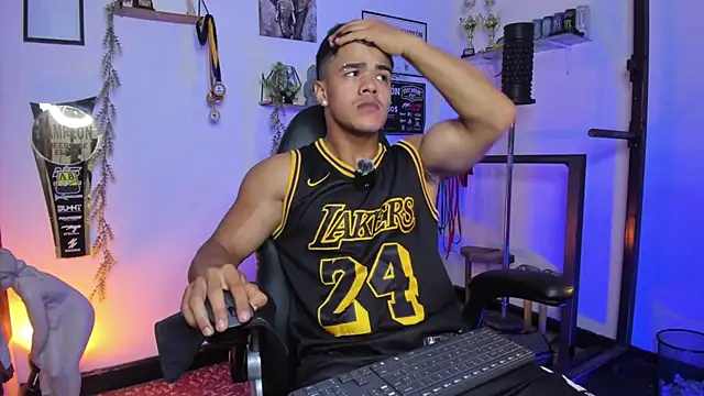 Rob zaens33 online show from April 2026 02:45:01 PM