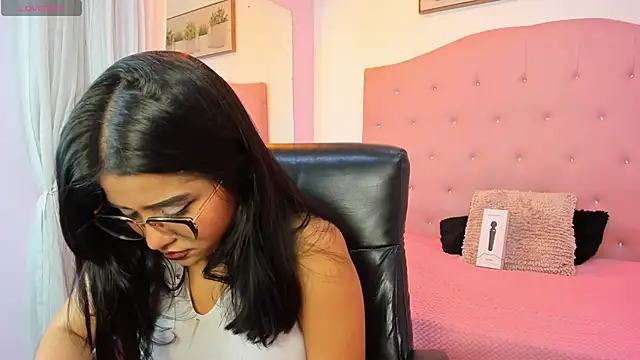 Snapshot of mila_quin chatting on April 2026 08:09:02 PM mila quin online show from April 2026 08:09:02 PM