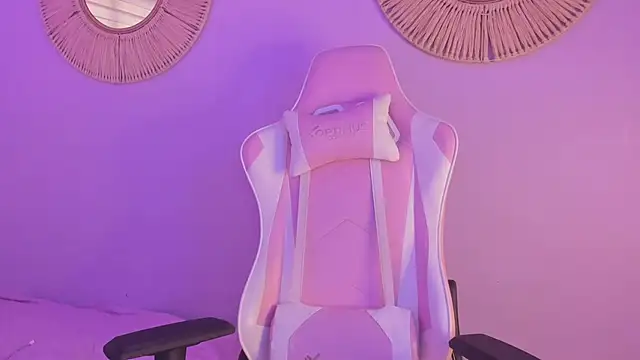 Lummii  online show from March 2026 07:09:01 PM