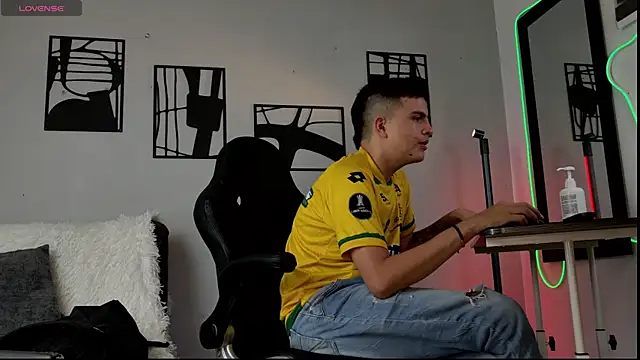 nico pelusa online show from April 2026 08:58:02 PM