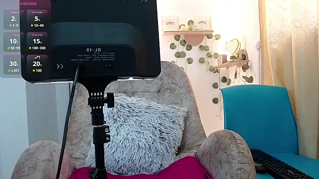 Snapshot of dark_dreams_ chatting on June 2026 06:45:02 PM dark dreams online show from June 2026 06:45:02 PM