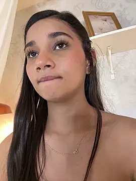 AlessiaVallmont online show from April 2026 09:01:02 PM