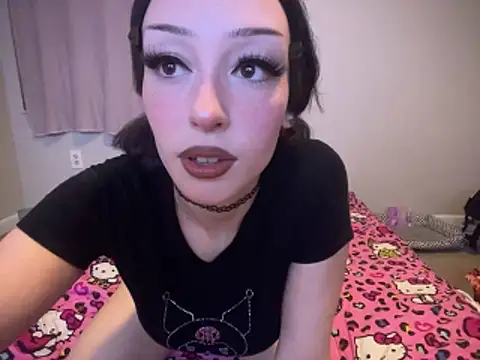 strwbrrymilk online show from February 2026 03:59:02 AM