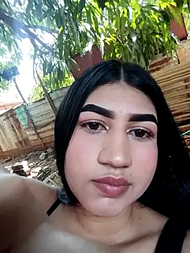 Julianiss online show from March 2026 06:32:01 PM