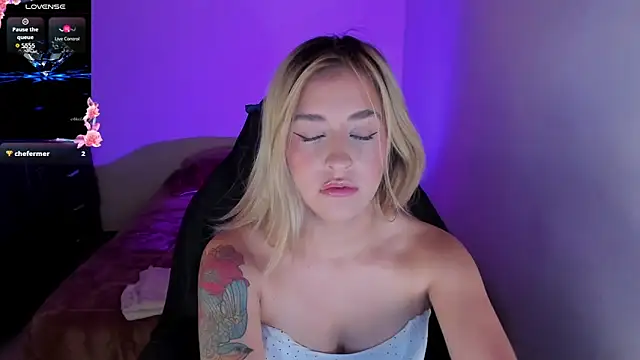 Snapshot of saradiazxxx chatting on May 2026 04:37:01 PM saradiazxxx online show from May 2026 04:37:01 PM