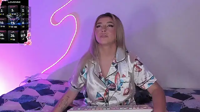 Snapshot of saradiazxxx chatting on May 2026 08:09:01 AM saradiazxxx online show from May 2026 08:09:01 AM