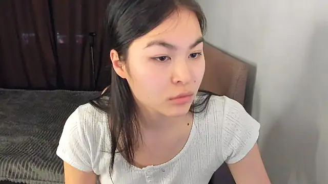 Snapshot of moon_bloom chatting on February 2026 04:08:01 PM moon bloom online show from February 2026 04:08:01 PM