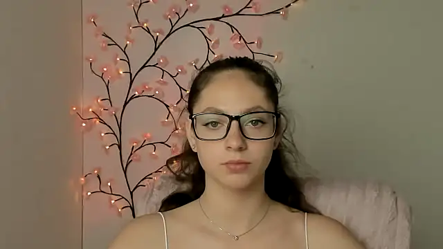 Snapshot of KissMeJulia chatting on June 2026 05:23:01 AM KissMeJulia online show from June 2026 05:23:01 AM