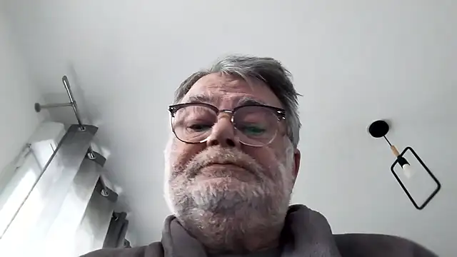 Snapshot of Vieux_pervert chatting on February 2026 08:32:01 AM Vieux pervert online show from February 2026 08:32:01 AM