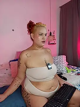 Snapshot of moni_bbw chatting on June 2026 03:38:02 PM moni bbw online show from June 2026 03:38:02 PM