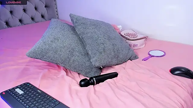 eva cutee  online show from April 2026 10:21:02 PM