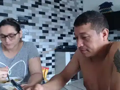 Snapshot of pareja_latina2214 chatting on February 2026 02:13:01 PM pareja latina2214 online show from February 2026 02:13:01 PM