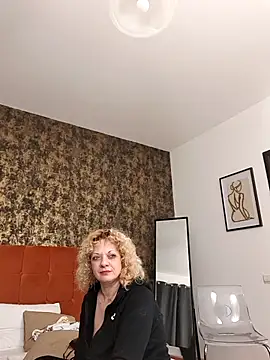 LaireeFelini online show from February 2026 07:45:01 PM