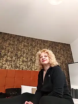 LaireeFelini online show from March 2026 07:27:01 PM