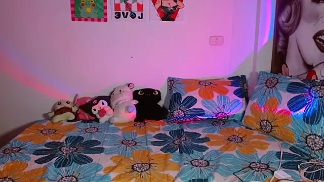 chloe roxy online show from April 2026 04:17:01 AM