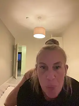 nastyblondemilf online show from February 2026 05:00:02 PM