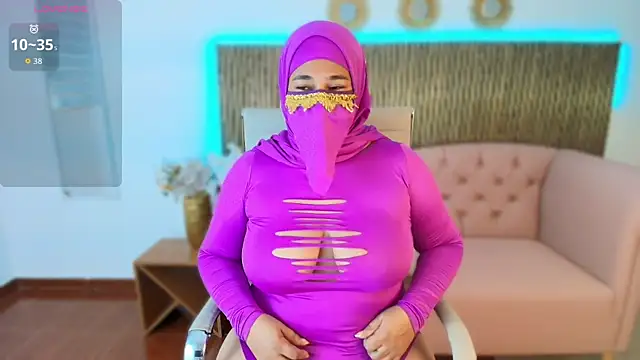 Snapshot of Nadia_Privee chatting on February 2026 06:09:01 PM Nadia Privee online show from February 2026 06:09:01 PM