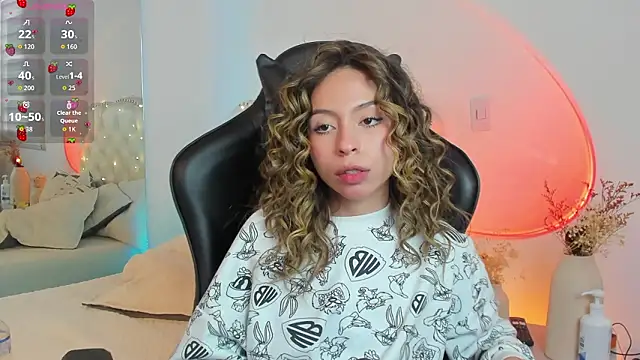 Snapshot of LuuluBerry chatting on February 2026 07:56:02 PM LuuluBerry online show from February 2026 07:56:02 PM